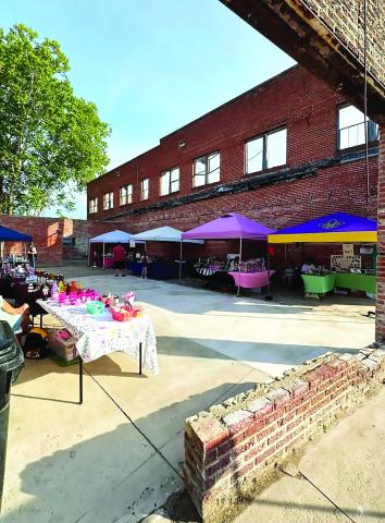 Main Street Market draws downtown shoppers