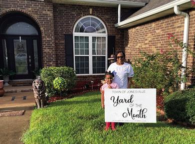 Jonesville Woman’s Club awards last Yard of the Month for the season