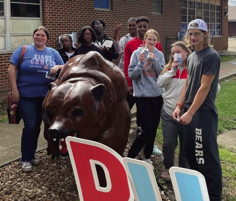 Block High School Students volunteer to clean up in town