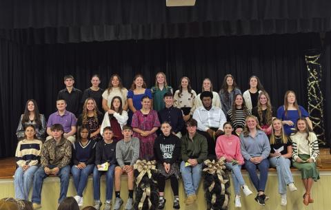 HARRISONBURG BETA CLUB members pictured above.