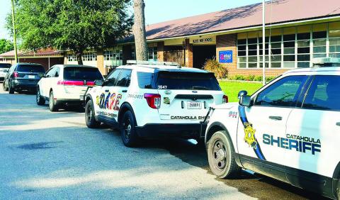 Catahoula Sheriff’s Department and Jonesville Police Department responding to last week’s BHS threat. (CNB Photo)